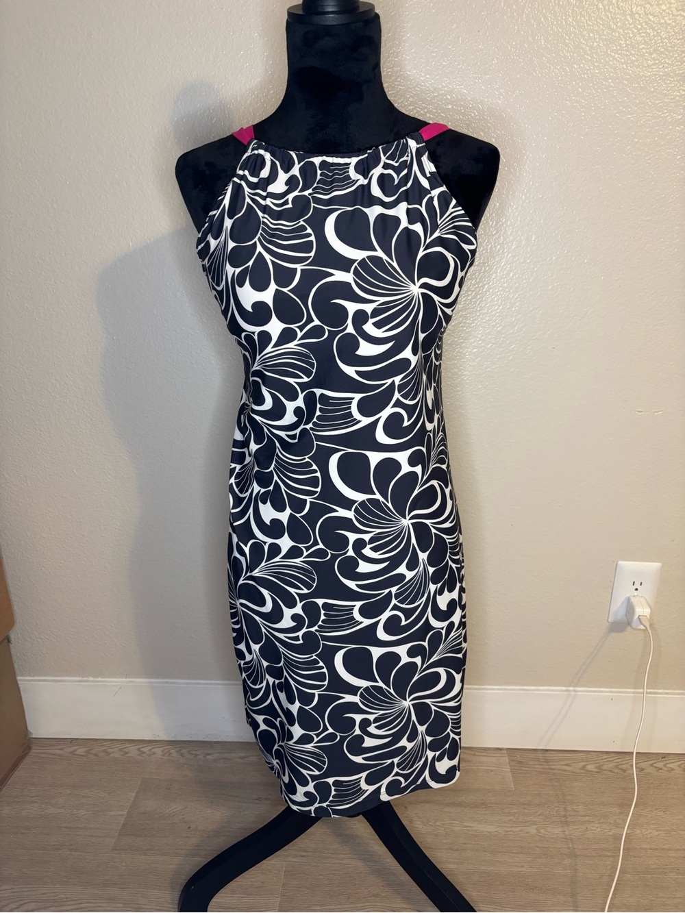 Athleta Black & White Printed Kokomo Swim Dress in Aloha Asphalt